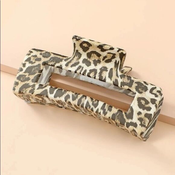𝅺Leopard Print Hair Claw - Picture 2 of 4